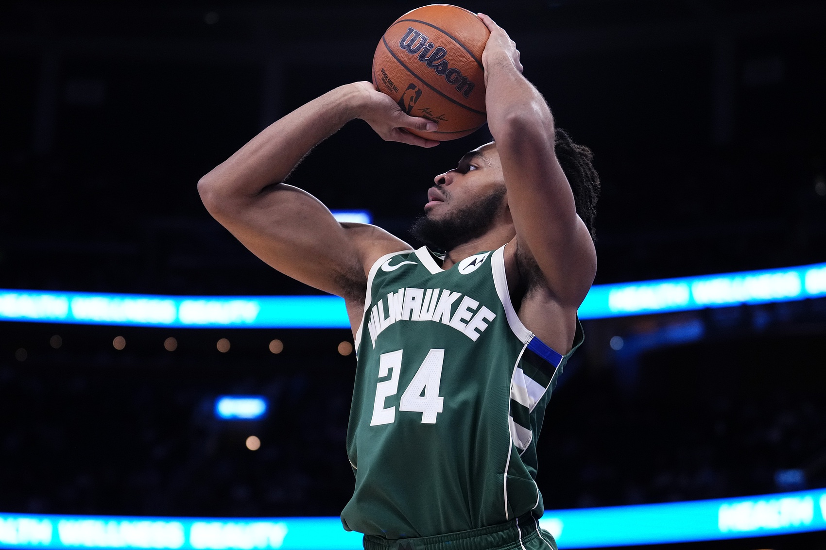 半岛体育网址-尼克·杨：字母回归后托马斯就要站底角了 科比复出后我也一样