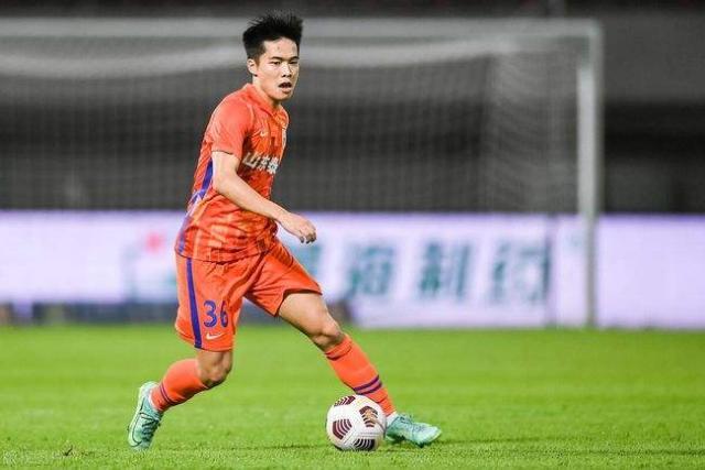 半岛体育-足协杯三红人爆发泰山2比0胜宿敌 全场只上双外援